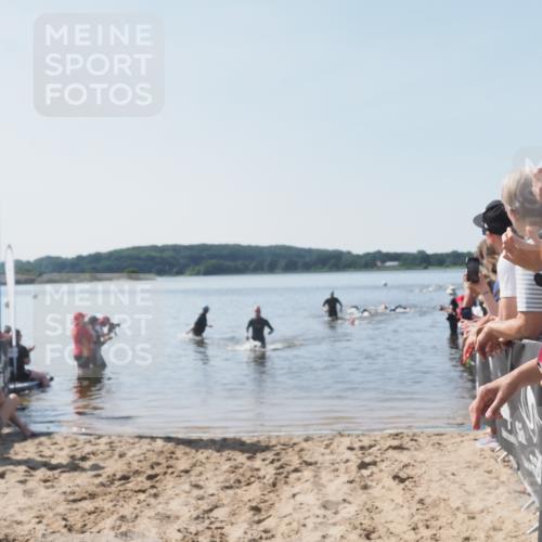 22.06.2025 - Viking Triathlon MichiJ http://msf.ph/oto/8063941 22.06.2025 10:26:49 Schwimmen 288, 610, 661 meine-sportfotos.de