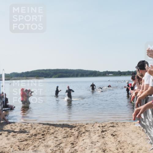 22.06.2025 - Viking Triathlon MichiJ http://msf.ph/oto/8063949 22.06.2025 10:26:50 Schwimmen 288, 610, 661 meine-sportfotos.de