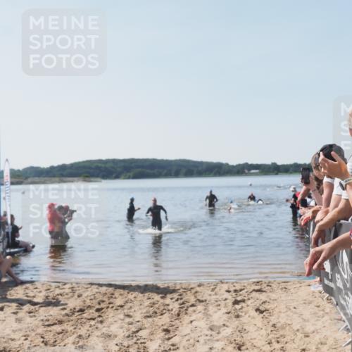 22.06.2025 - Viking Triathlon MichiJ http://msf.ph/oto/8063952 22.06.2025 10:26:50 Schwimmen 288, 610, 661 meine-sportfotos.de