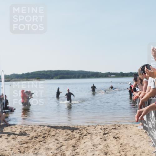 22.06.2025 - Viking Triathlon MichiJ http://msf.ph/oto/8063954 22.06.2025 10:26:50 Schwimmen 288, 610, 661 meine-sportfotos.de