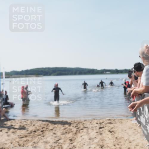 22.06.2025 - Viking Triathlon MichiJ http://msf.ph/oto/8063972 22.06.2025 10:26:53 Schwimmen 145, 288, 610, 623, 661 meine-sportfotos.de