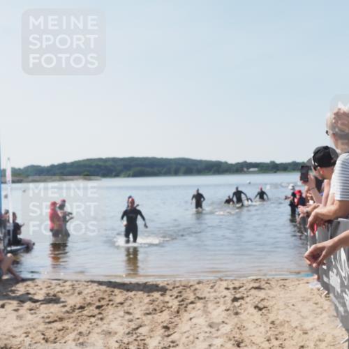 22.06.2025 - Viking Triathlon MichiJ http://msf.ph/oto/8063974 22.06.2025 10:26:53 Schwimmen 145, 288, 610, 623, 661 meine-sportfotos.de
