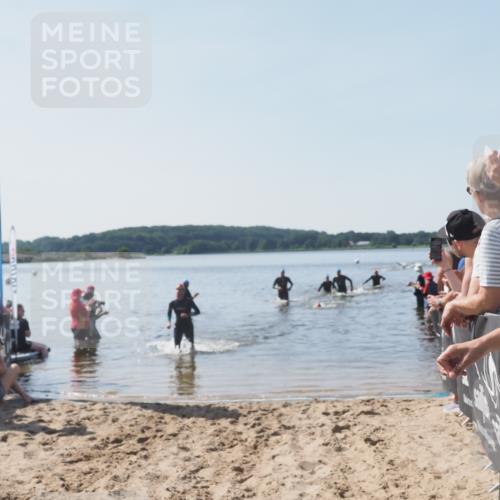 22.06.2025 - Viking Triathlon MichiJ http://msf.ph/oto/8063977 22.06.2025 10:26:53 Schwimmen 145, 288, 610, 623, 661 meine-sportfotos.de