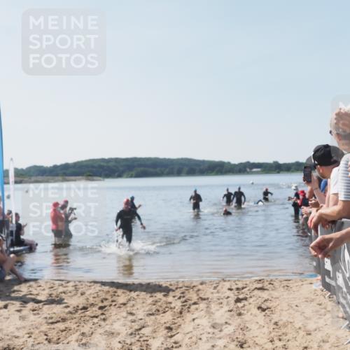 22.06.2025 - Viking Triathlon MichiJ http://msf.ph/oto/8063979 22.06.2025 10:26:53 Schwimmen 145, 288, 610, 623, 661 meine-sportfotos.de
