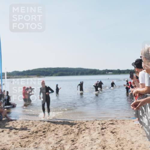 22.06.2025 - Viking Triathlon MichiJ http://msf.ph/oto/8063994 22.06.2025 10:26:55 Schwimmen 52, 81, 145, 288, 610, 623, 661 meine-sportfotos.de