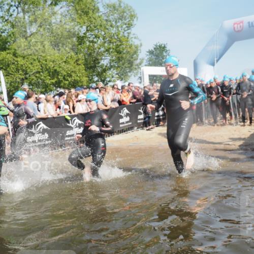 22.06.2025 - Viking Triathlon KatJ http://msf.ph/oto/8064081 22.06.2025 10:03:55 Schwimmen 26, 54, 77, 215, 220, 242, 315, 336, 383, 396, 433, 451, 495, 639, 657 meine-sportfotos.de