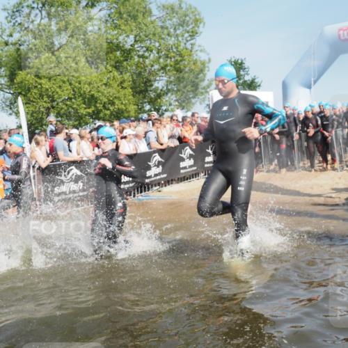22.06.2025 - Viking Triathlon KatJ http://msf.ph/oto/8064086 22.06.2025 10:03:55 Schwimmen 26, 54, 77, 215, 220, 242, 315, 336, 383, 396, 433, 451, 495, 639, 657 meine-sportfotos.de