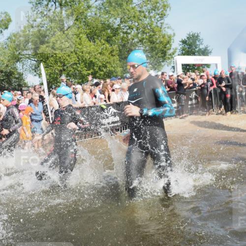 22.06.2025 - Viking Triathlon KatJ http://msf.ph/oto/8064094 22.06.2025 10:03:55 Schwimmen 26, 54, 77, 215, 220, 242, 315, 336, 383, 396, 433, 451, 495, 639, 657 meine-sportfotos.de