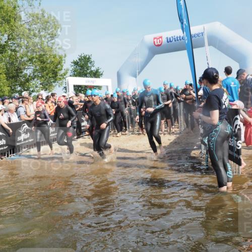 22.06.2025 - Viking Triathlon KatJ http://msf.ph/oto/8064116 22.06.2025 10:03:58 Schwimmen 26, 54, 77, 215, 220, 242, 315, 336, 383, 396, 433, 451, 495, 639, 657 meine-sportfotos.de