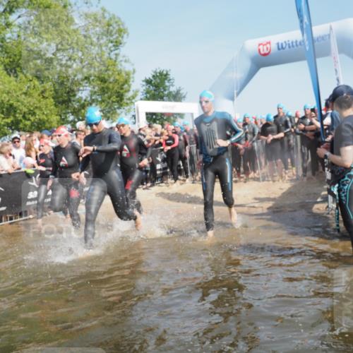 22.06.2025 - Viking Triathlon KatJ http://msf.ph/oto/8064130 22.06.2025 10:03:59 Schwimmen 26, 54, 215, 220, 240, 242, 313, 315, 336, 370, 383, 433, 448, 451, 614, 639, 657 meine-sportfotos.de