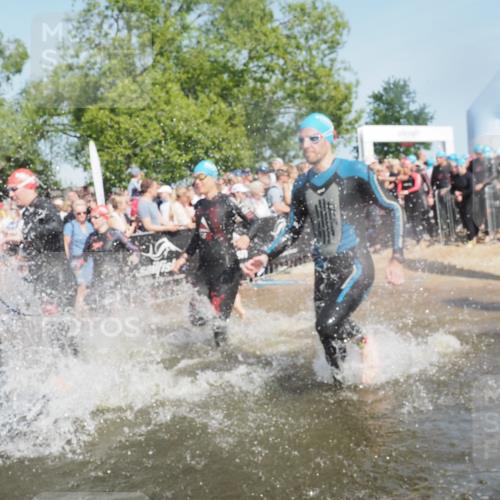 22.06.2025 - Viking Triathlon KatJ http://msf.ph/oto/8064148 22.06.2025 10:04:00 Schwimmen 54, 215, 220, 240, 242, 313, 315, 336, 370, 383, 433, 448, 614, 639, 657 meine-sportfotos.de