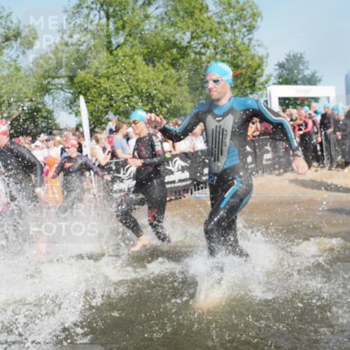 22.06.2025 - Viking Triathlon KatJ http://msf.ph/oto/8064151 22.06.2025 10:04:00 Schwimmen 54, 215, 220, 240, 242, 313, 315, 336, 370, 383, 433, 448, 614, 639, 657 meine-sportfotos.de