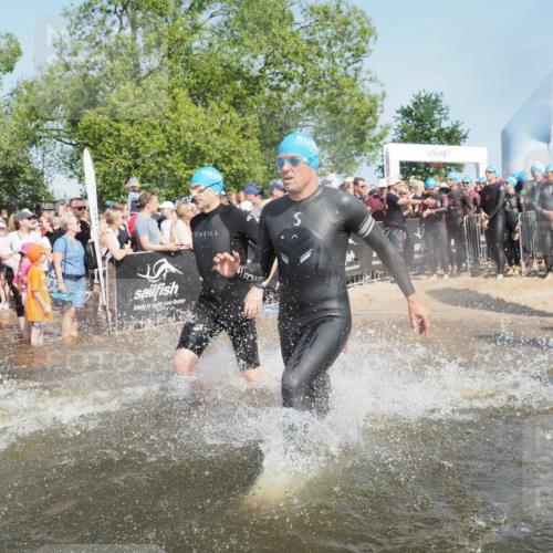 22.06.2025 - Viking Triathlon KatJ http://msf.ph/oto/8064192 22.06.2025 10:04:04 Schwimmen 54, 215, 220, 240, 242, 313, 315, 336, 370, 433, 448, 614, 639, 657 meine-sportfotos.de