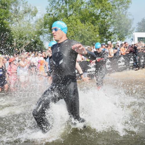 22.06.2025 - Viking Triathlon KatJ http://msf.ph/oto/8064200 22.06.2025 10:04:05 Schwimmen 156, 220, 240, 313, 315, 351, 370, 433, 448, 474, 529, 614, 639, 657 meine-sportfotos.de