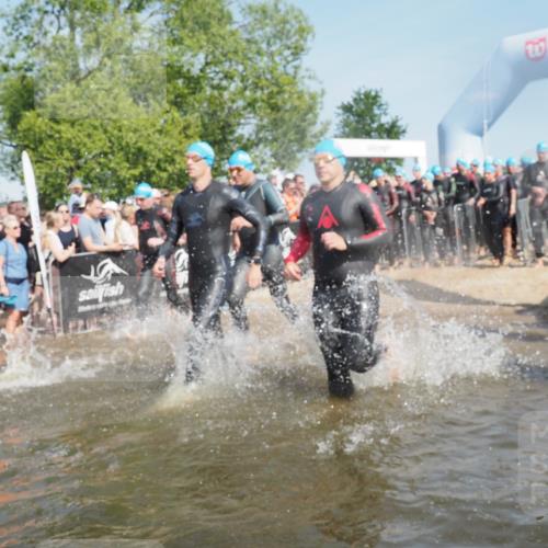 22.06.2025 - Viking Triathlon KatJ http://msf.ph/oto/8064238 22.06.2025 10:04:10 Schwimmen 141, 142, 156, 185, 199, 240, 276, 313, 351, 370, 448, 474, 493, 529, 614 meine-sportfotos.de