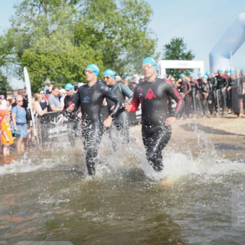 22.06.2025 - Viking Triathlon KatJ http://msf.ph/oto/8064241 22.06.2025 10:04:10 Schwimmen 141, 142, 156, 185, 199, 240, 276, 313, 351, 370, 448, 474, 493, 529, 614 meine-sportfotos.de