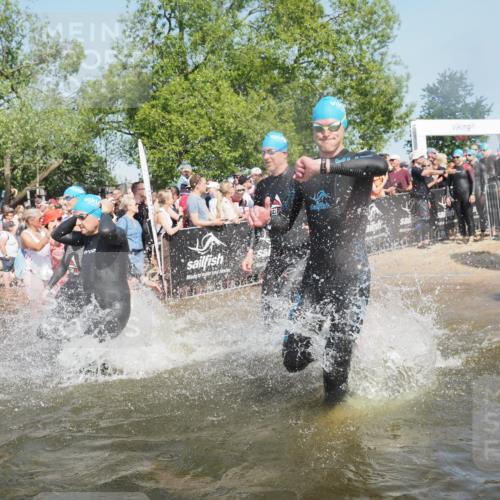 22.06.2025 - Viking Triathlon KatJ http://msf.ph/oto/8064314 22.06.2025 10:04:16 Schwimmen 115, 141, 142, 156, 185, 195, 199, 253, 276, 351, 377, 408, 474, 493, 529 meine-sportfotos.de