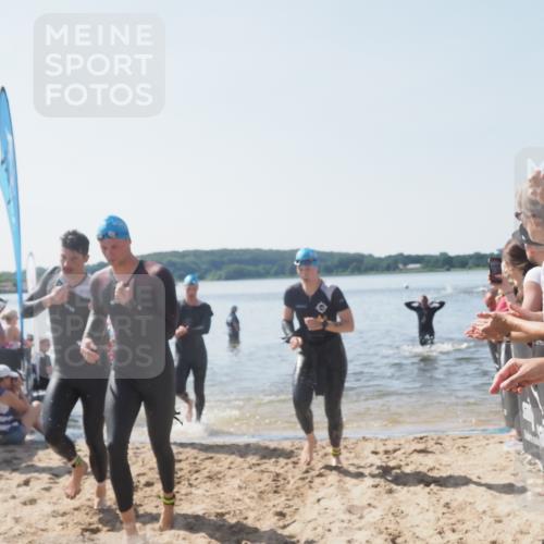 22.06.2025 - Viking Triathlon MichiJ http://msf.ph/oto/8064381 22.06.2025 10:28:09 Schwimmen 14, 178, 196, 367, 401 meine-sportfotos.de