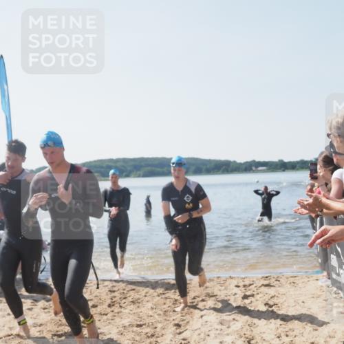 22.06.2025 - Viking Triathlon MichiJ http://msf.ph/oto/8064385 22.06.2025 10:28:09 Schwimmen 14, 178, 196, 367, 401 meine-sportfotos.de