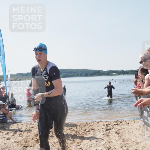 22.06.2025 - Viking Triathlon MichiJ http://msf.ph/oto/8064400 22.06.2025 10:28:10 Schwimmen 14, 178, 367, 401 meine-sportfotos.de