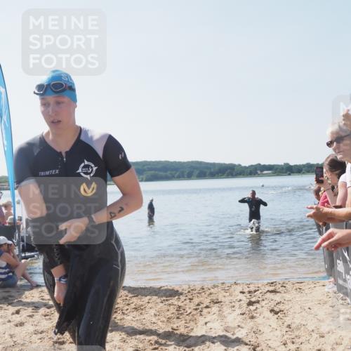 22.06.2025 - Viking Triathlon MichiJ http://msf.ph/oto/8064402 22.06.2025 10:28:11 Schwimmen 367, 401 meine-sportfotos.de