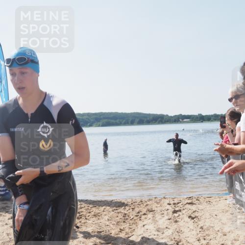 22.06.2025 - Viking Triathlon MichiJ http://msf.ph/oto/8064404 22.06.2025 10:28:11 Schwimmen 367, 401 meine-sportfotos.de