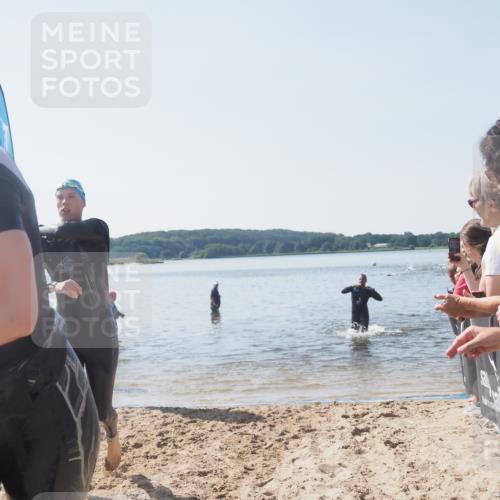 22.06.2025 - Viking Triathlon MichiJ http://msf.ph/oto/8064407 22.06.2025 10:28:11 Schwimmen 367, 401 meine-sportfotos.de