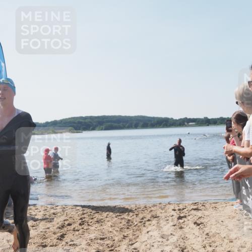 22.06.2025 - Viking Triathlon MichiJ http://msf.ph/oto/8064410 22.06.2025 10:28:11 Schwimmen 367, 401 meine-sportfotos.de