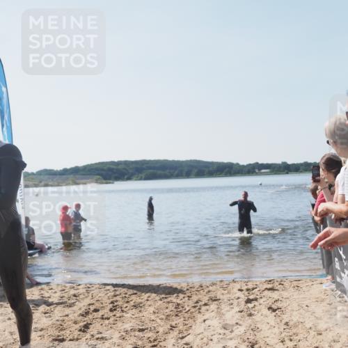 22.06.2025 - Viking Triathlon MichiJ http://msf.ph/oto/8064412 22.06.2025 10:28:12 Schwimmen 367, 401 meine-sportfotos.de
