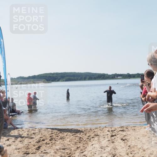 22.06.2025 - Viking Triathlon MichiJ http://msf.ph/oto/8064414 22.06.2025 10:28:12 Schwimmen 367, 401 meine-sportfotos.de