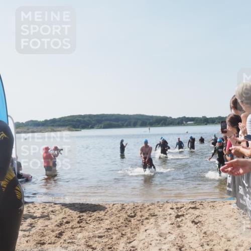 22.06.2025 - Viking Triathlon MichiJ http://msf.ph/oto/8064563 22.06.2025 10:28:57 Schwimmen 12, 15, 152, 200, 301, 310, 384, 414, 443, 604, 628 meine-sportfotos.de