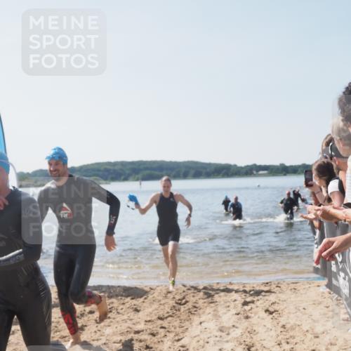 22.06.2025 - Viking Triathlon MichiJ http://msf.ph/oto/8064711 22.06.2025 10:29:14 Schwimmen 7, 11, 12, 30, 33, 200, 243, 310, 458, 652 meine-sportfotos.de