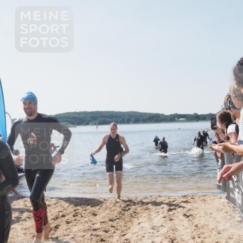 22.06.2025 - Viking Triathlon MichiJ http://msf.ph/oto/8064712 22.06.2025 10:29:14 Schwimmen 7, 11, 12, 30, 33, 200, 243, 310, 458, 652 meine-sportfotos.de