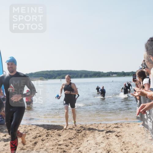 22.06.2025 - Viking Triathlon MichiJ http://msf.ph/oto/8064714 22.06.2025 10:29:14 Schwimmen 7, 11, 12, 30, 33, 200, 243, 310, 458, 652 meine-sportfotos.de