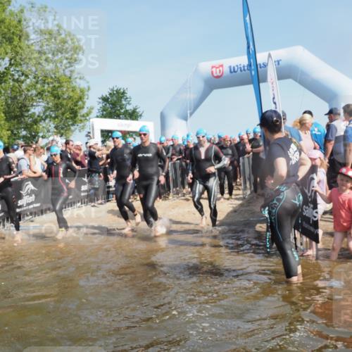 22.06.2025 - Viking Triathlon KatJ http://msf.ph/oto/8064758 22.06.2025 10:04:53 Schwimmen 29, 70, 72, 86, 248, 254, 281, 295, 312, 316, 362, 394, 411, 509, 515, 527 meine-sportfotos.de