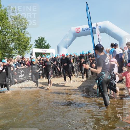 22.06.2025 - Viking Triathlon KatJ http://msf.ph/oto/8064813 22.06.2025 10:04:57 Schwimmen 29, 70, 72, 197, 248, 254, 295, 362, 394, 411, 416, 423, 509, 527, 620 meine-sportfotos.de
