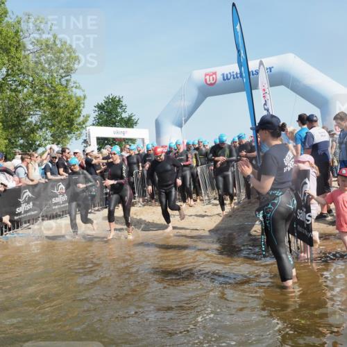 22.06.2025 - Viking Triathlon KatJ http://msf.ph/oto/8064818 22.06.2025 10:04:57 Schwimmen 29, 70, 72, 197, 248, 254, 295, 362, 394, 411, 416, 423, 509, 527, 620 meine-sportfotos.de