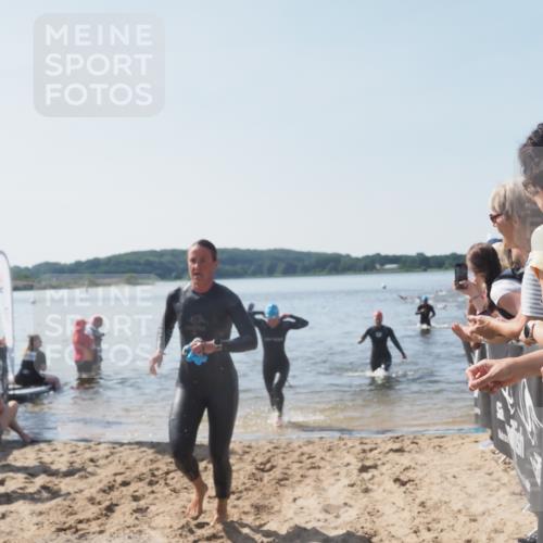 22.06.2025 - Viking Triathlon MichiJ http://msf.ph/oto/8064854 22.06.2025 10:29:31 Schwimmen 6, 30, 33, 243, 612 meine-sportfotos.de