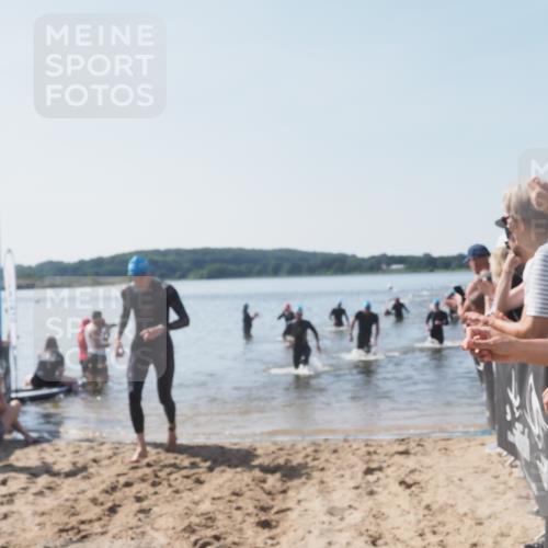 22.06.2025 - Viking Triathlon MichiJ http://msf.ph/oto/8065002 22.06.2025 10:30:08 Schwimmen 132, 175, 203, 264, 374, 381, 491, 626 meine-sportfotos.de