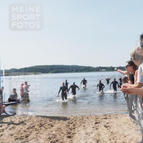 22.06.2025 - Viking Triathlon MichiJ http://msf.ph/oto/8065110 22.06.2025 10:30:19 Schwimmen 132, 374, 381, 393, 491, 626, 643 meine-sportfotos.de