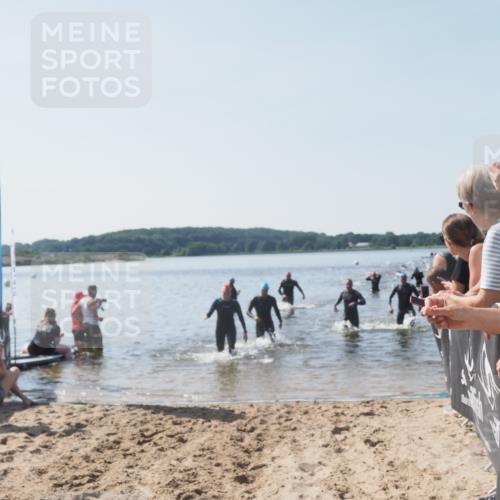 22.06.2025 - Viking Triathlon MichiJ http://msf.ph/oto/8065115 22.06.2025 10:30:20 Schwimmen 132, 381, 393, 491, 626, 643 meine-sportfotos.de
