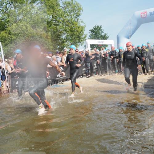 22.06.2025 - Viking Triathlon KatJ http://msf.ph/oto/8065116 22.06.2025 10:05:23 Schwimmen 57, 59, 61, 138, 171, 172, 228, 314, 346, 389, 418, 437, 536, 601, 655 meine-sportfotos.de