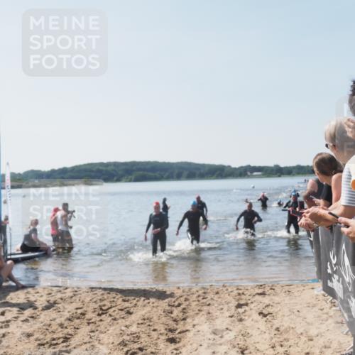 22.06.2025 - Viking Triathlon MichiJ http://msf.ph/oto/8065119 22.06.2025 10:30:20 Schwimmen 132, 381, 393, 491, 626, 643 meine-sportfotos.de