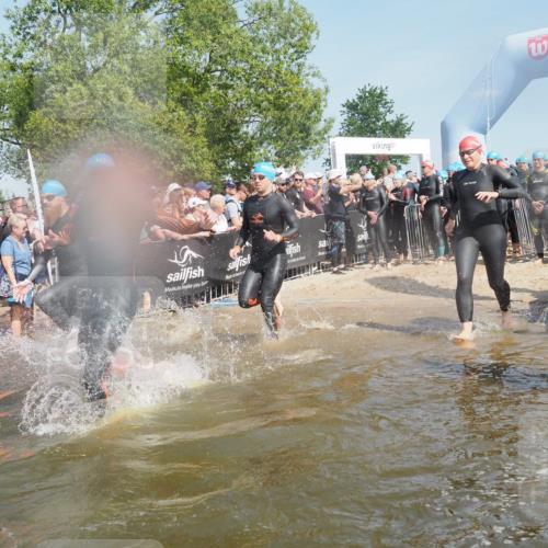 22.06.2025 - Viking Triathlon KatJ http://msf.ph/oto/8065120 22.06.2025 10:05:24 Schwimmen 57, 59, 61, 138, 150, 171, 172, 228, 314, 346, 389, 418, 437, 536, 601, 655 meine-sportfotos.de