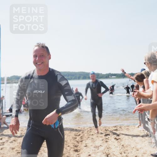 22.06.2025 - Viking Triathlon MichiJ http://msf.ph/oto/8065175 22.06.2025 10:30:27 Schwimmen 13, 132, 381, 393, 491, 551, 643 meine-sportfotos.de