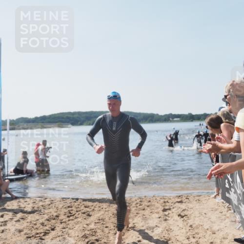 22.06.2025 - Viking Triathlon MichiJ http://msf.ph/oto/8065184 22.06.2025 10:30:28 Schwimmen 13, 381, 393, 551, 643 meine-sportfotos.de