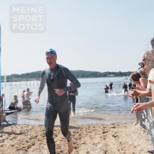 22.06.2025 - Viking Triathlon MichiJ http://msf.ph/oto/8065188 22.06.2025 10:30:28 Schwimmen 13, 381, 393, 551, 643 meine-sportfotos.de
