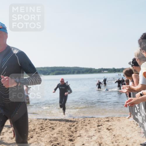 22.06.2025 - Viking Triathlon MichiJ http://msf.ph/oto/8065191 22.06.2025 10:30:29 Schwimmen 13, 381, 393, 551, 643, 651 meine-sportfotos.de