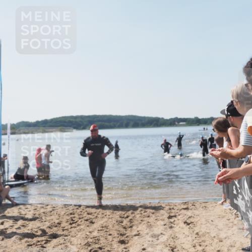 22.06.2025 - Viking Triathlon MichiJ http://msf.ph/oto/8065198 22.06.2025 10:30:29 Schwimmen 13, 381, 393, 551, 643, 651 meine-sportfotos.de
