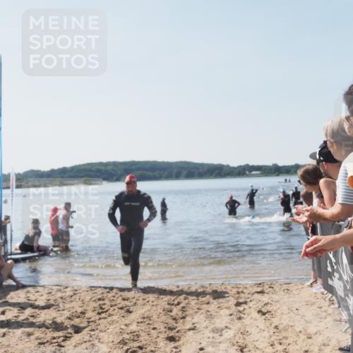 22.06.2025 - Viking Triathlon MichiJ http://msf.ph/oto/8065199 22.06.2025 10:30:29 Schwimmen 13, 381, 393, 551, 643, 651 meine-sportfotos.de